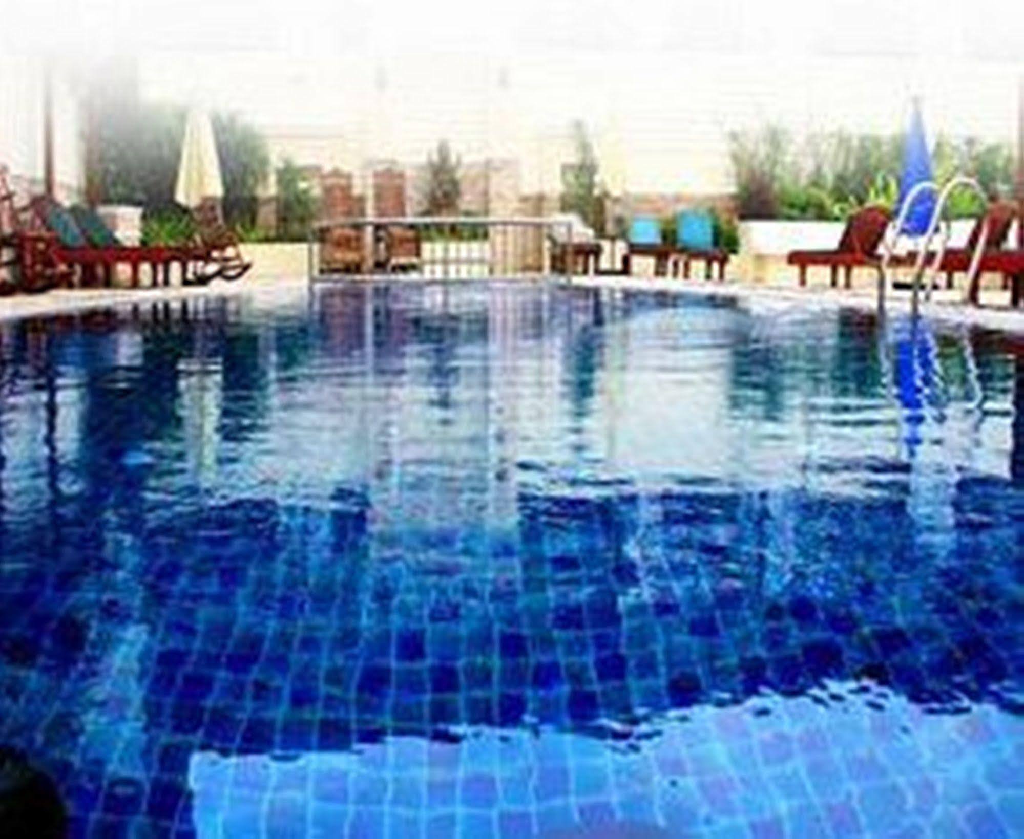 Tanawit & Hua Hin
