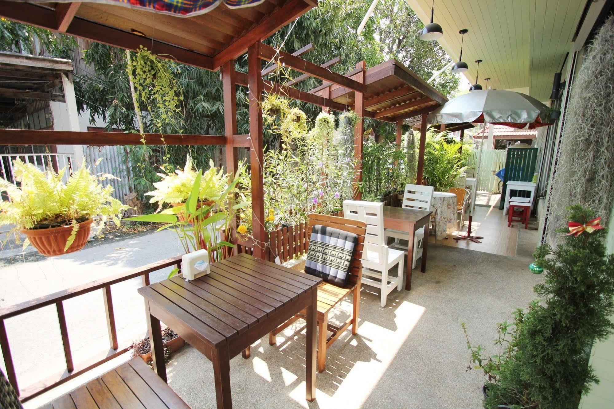 Asrama Chanchala Cafe & *