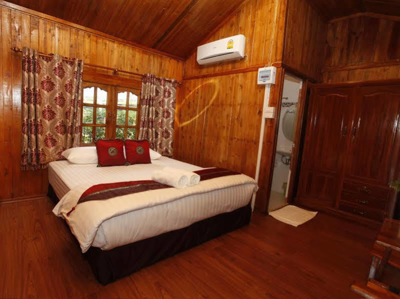 Lap Lae Resort