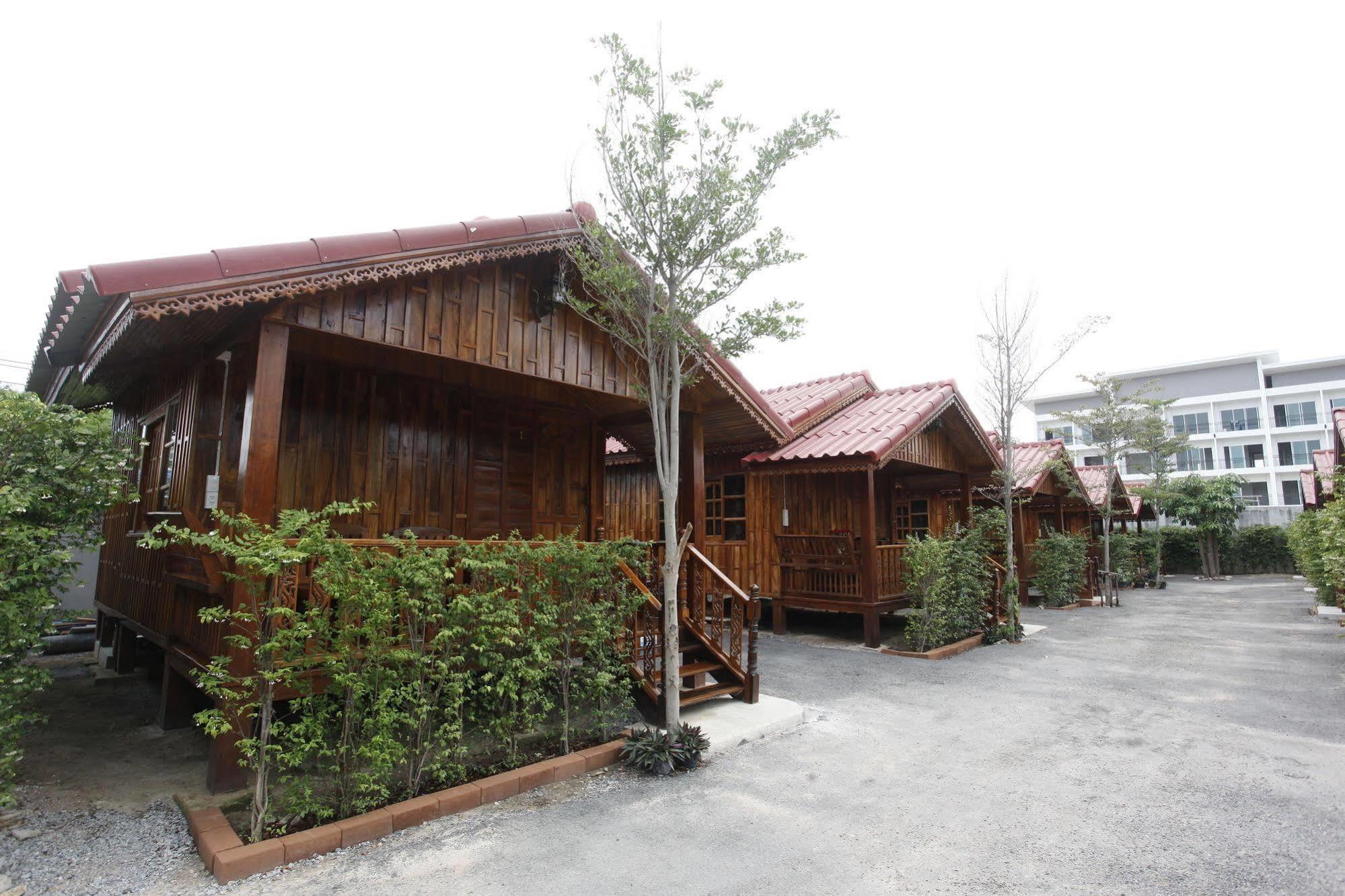 Lap Lae Resort