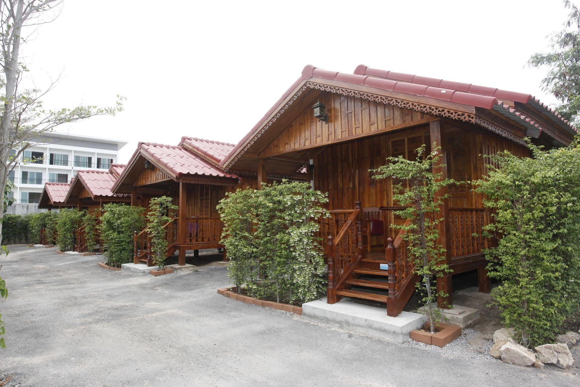 Lap Lae Resort