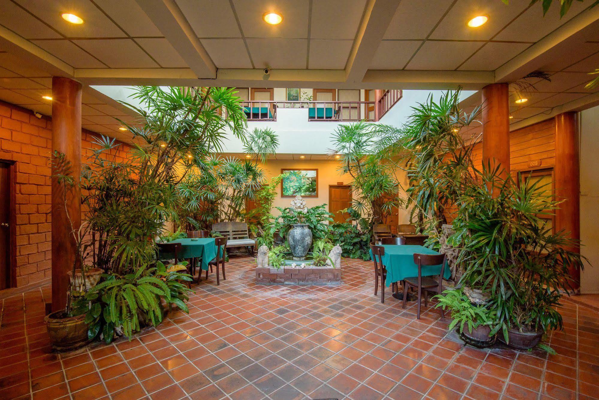 Hotel Baan Khachathong