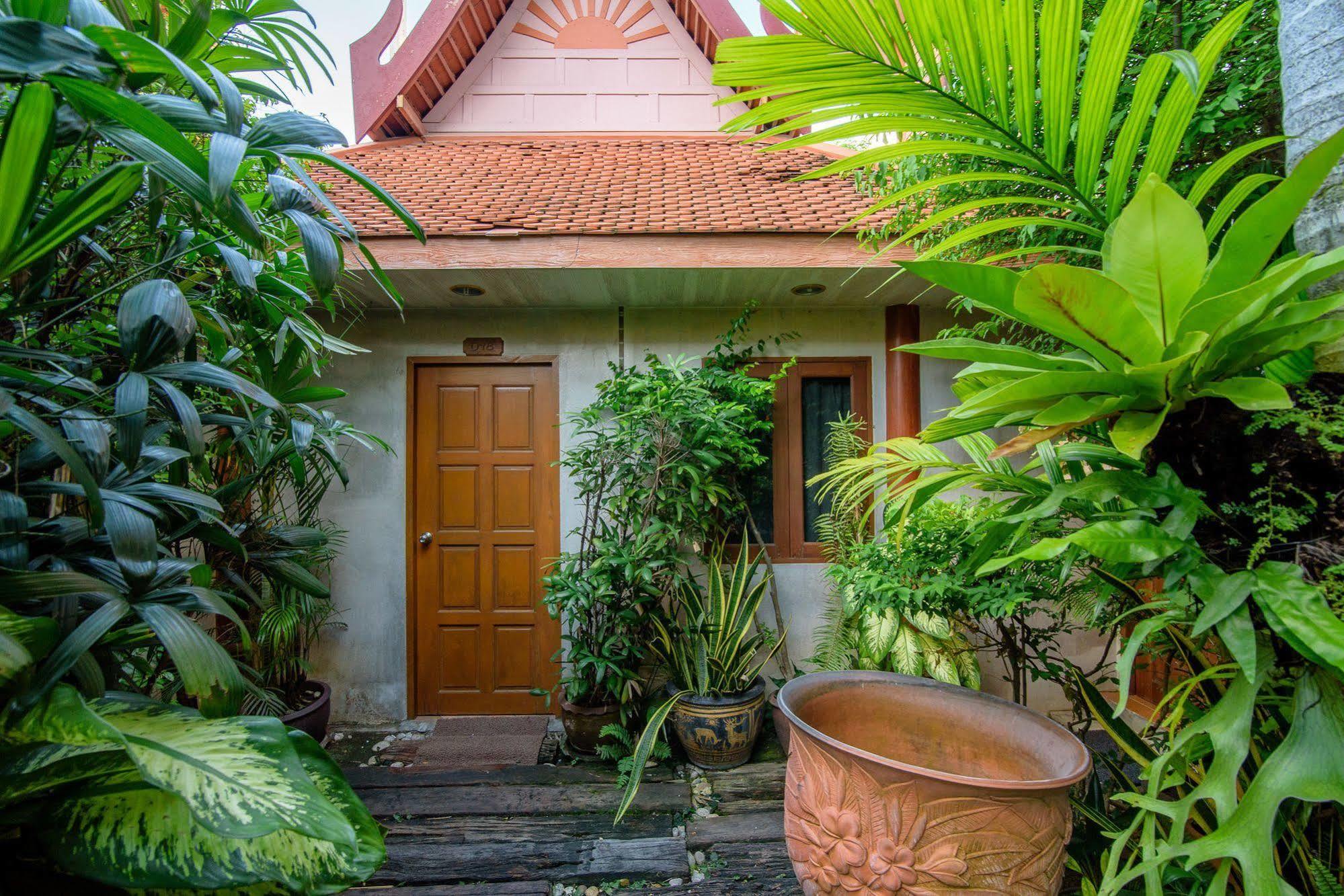 Hotel Baan Khachathong 2*