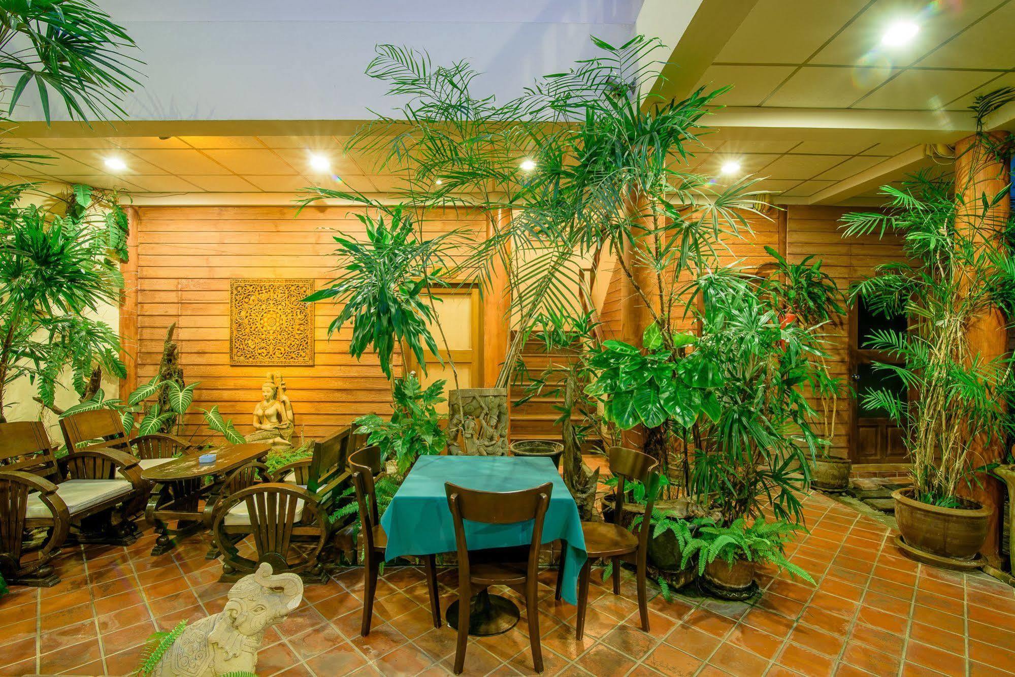 Baan Khachathong Hotel 2*