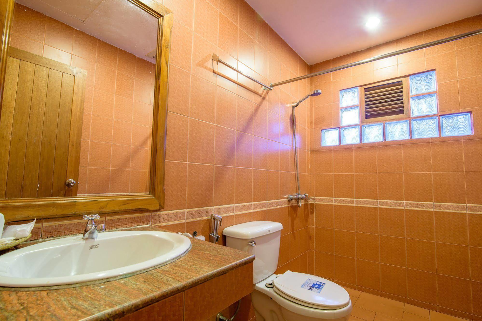 Baan Khachathong Hotel 2*
