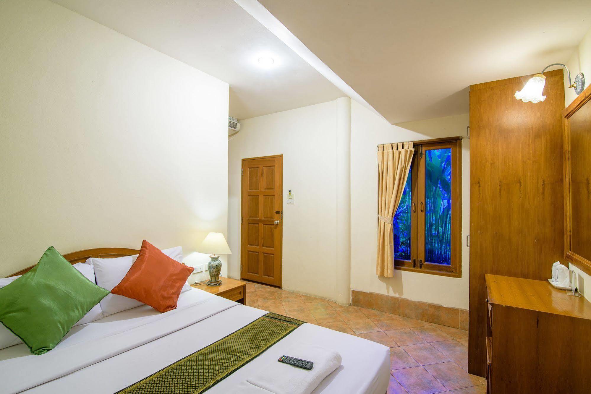 Hotel Baan Khachathong 2*