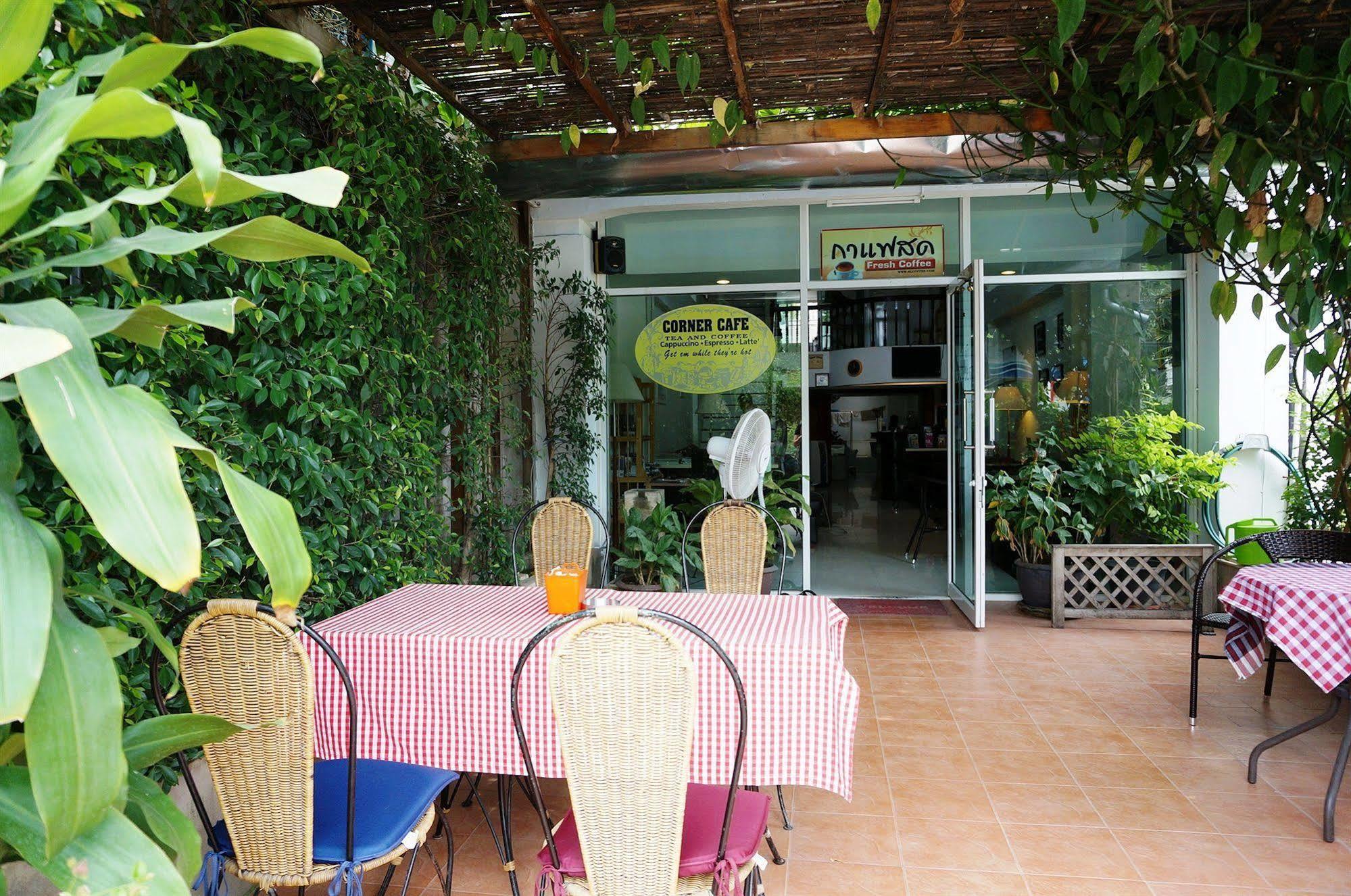 Corner Cafe Bed & Breakfast