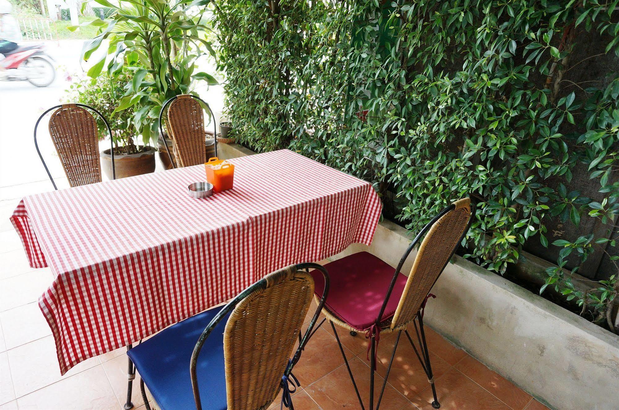Corner Cafe Bed & Breakfast 2*