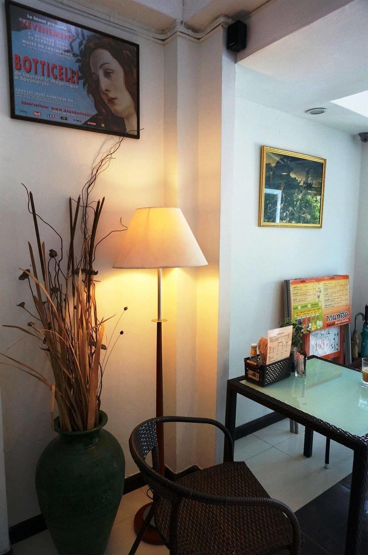 Corner Cafe Bed & Breakfast 2*