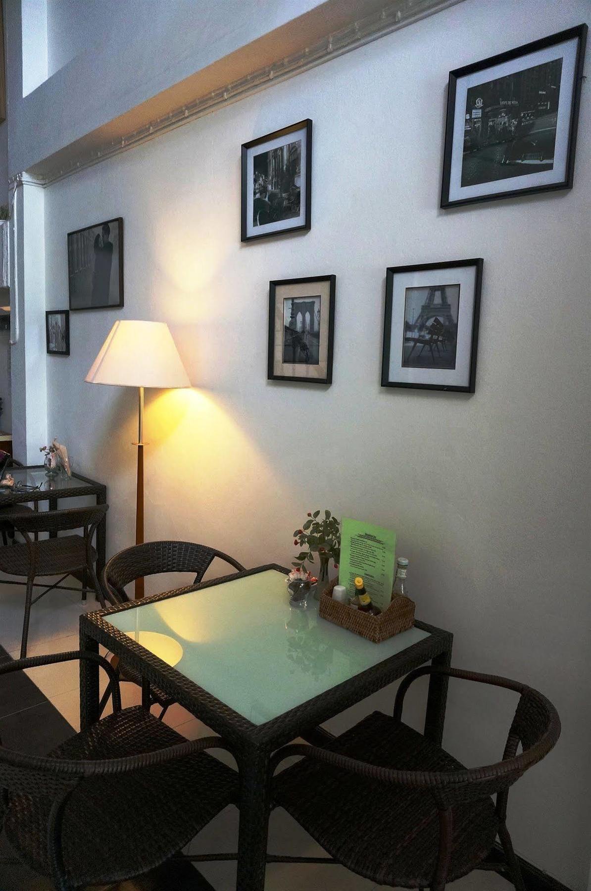Corner Cafe Bed & Breakfast