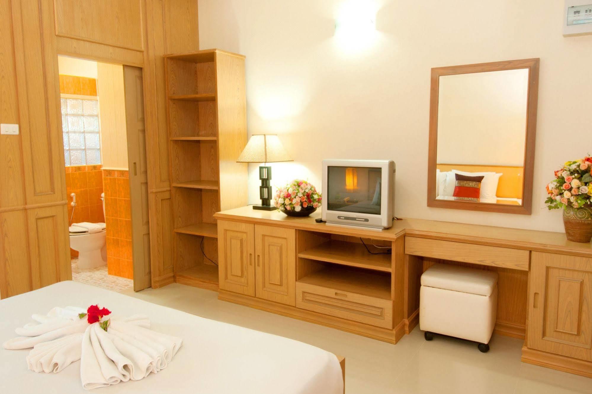 Taweeporn Hotel 3*