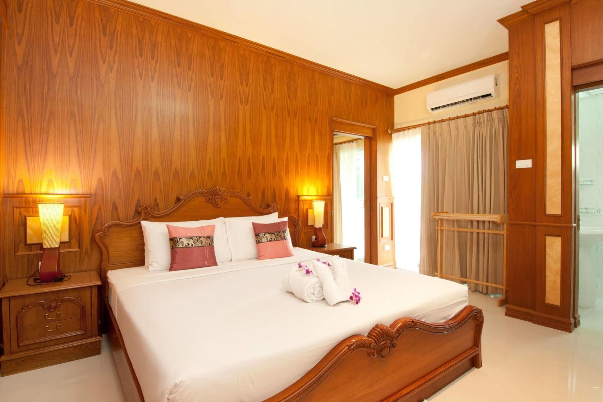 Taweeporn Hotel 3*