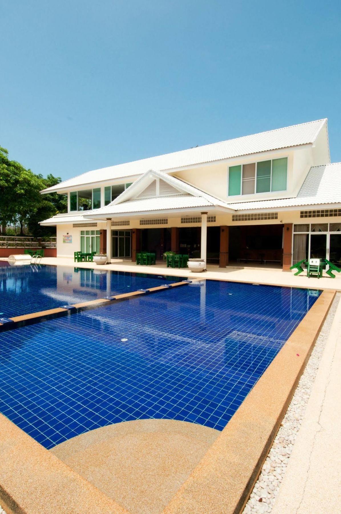 Taweeporn Hotel