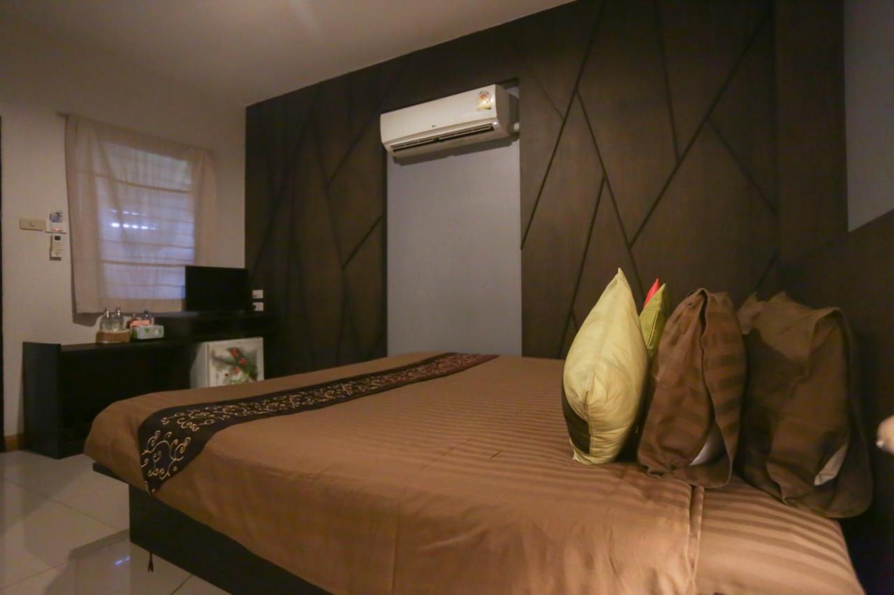 Hotel White