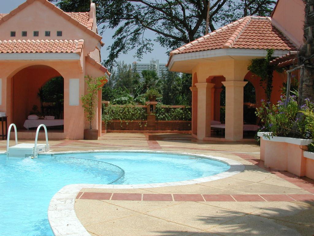 Baan Rajdamnern Resort