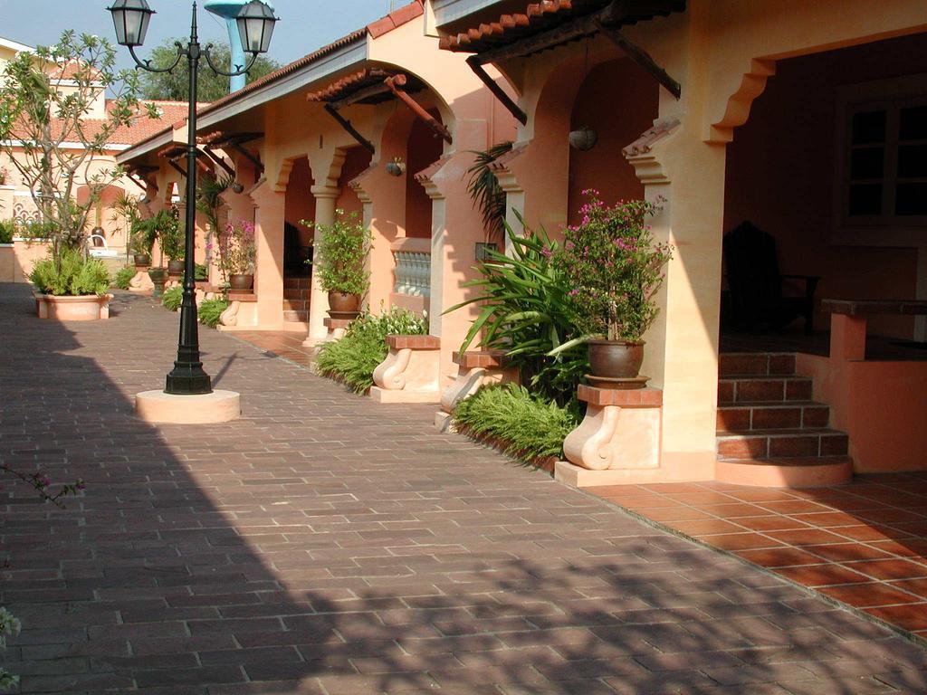 Baan Rajdamnern Resort 3*