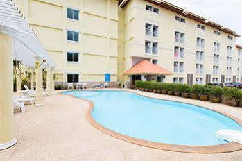 Khách sạn Oyo 227 Suchaya House 3*