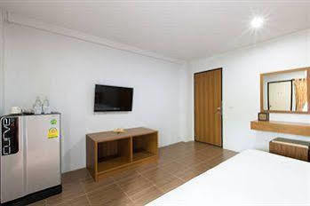 Oyo 227 Suchaya House Khách sạn 3*