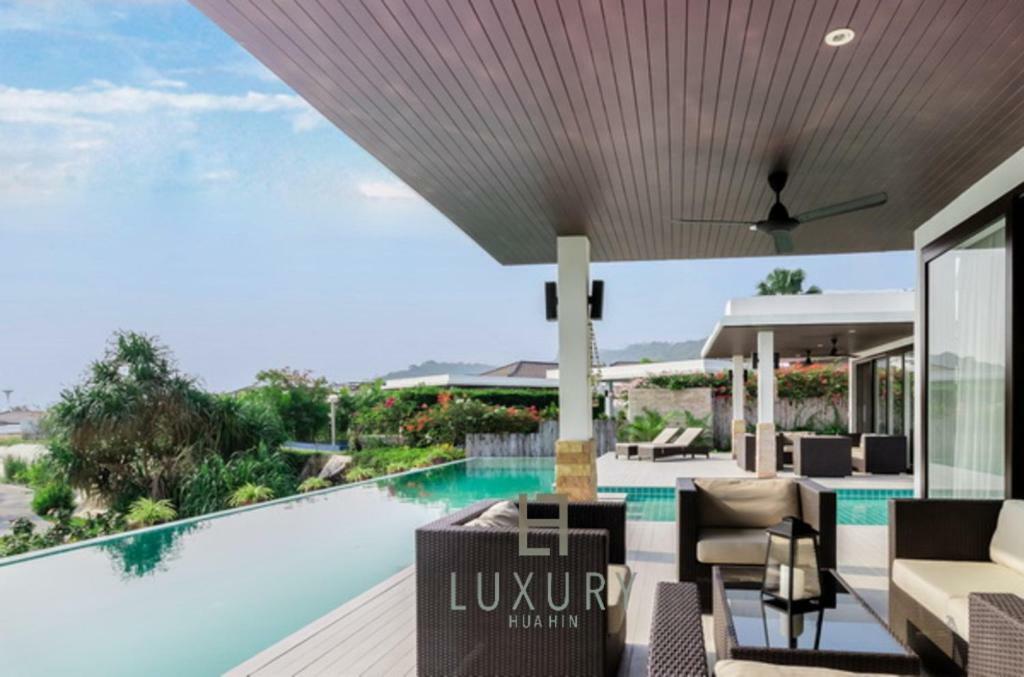 5 Bedroom Amazing Pool In Ts1