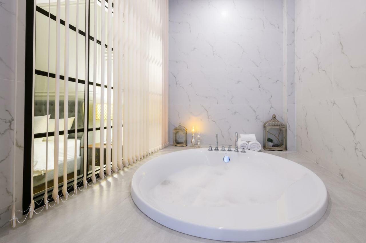 Seville Hotel HHQ