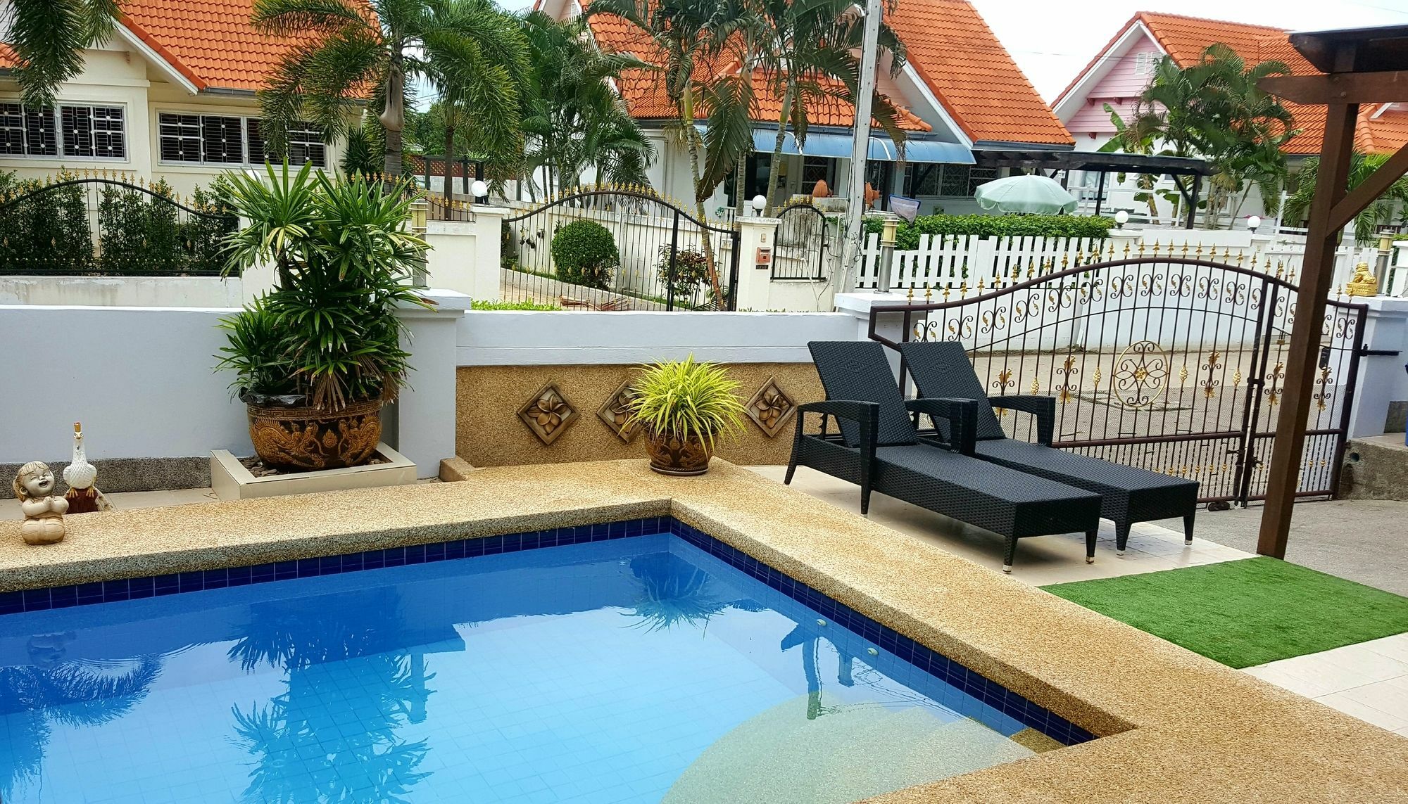 Kae-kai Pool *