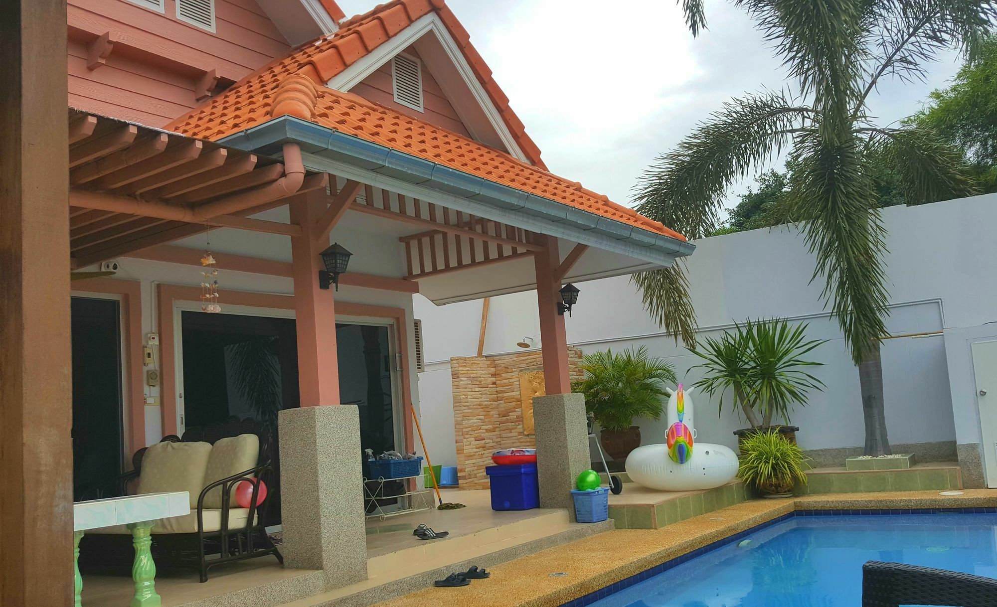 Kae-kai Pool Apartment