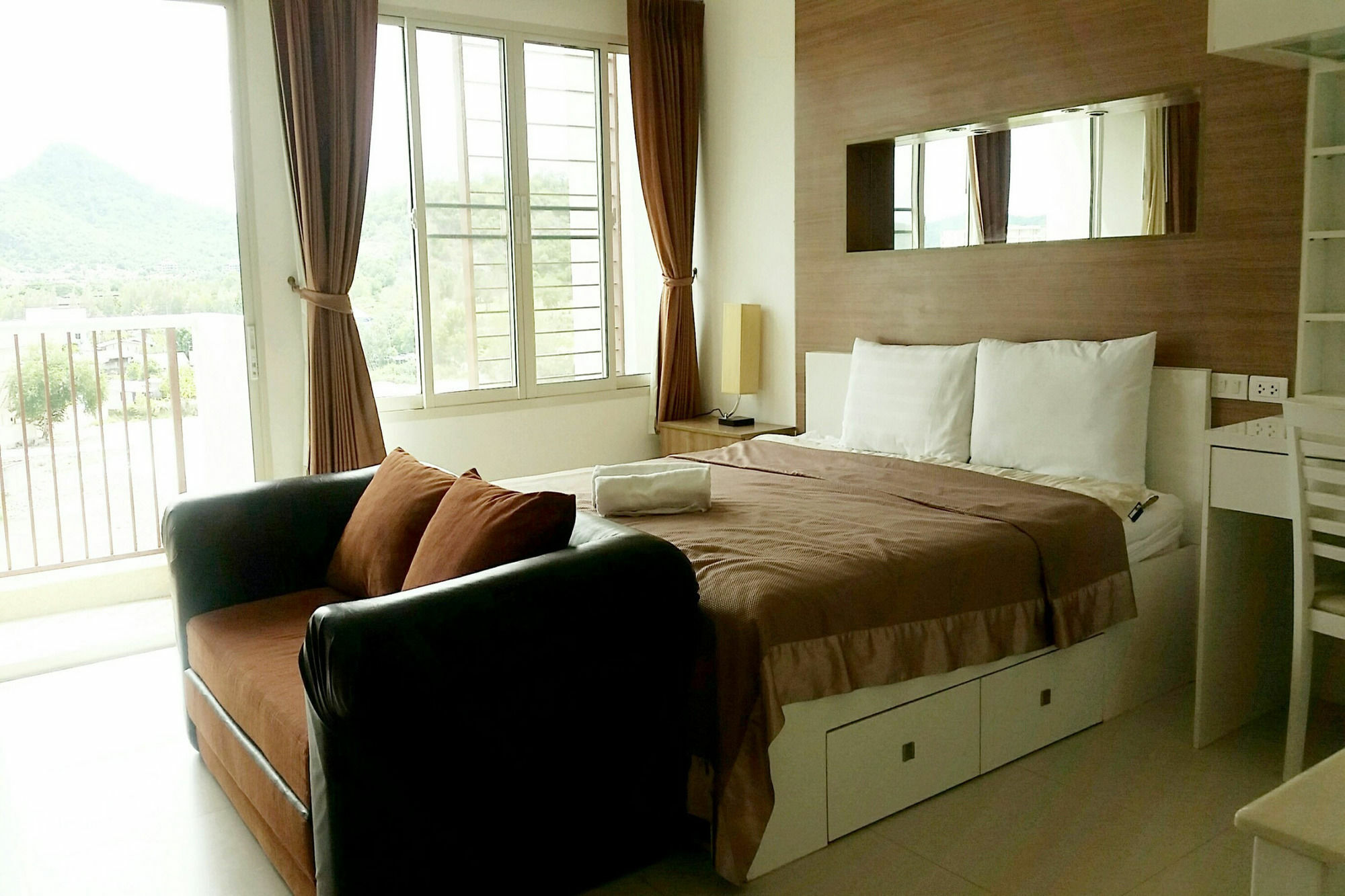 Apartment The Seacraze Hua-Hin By Montri C. Hua Hin