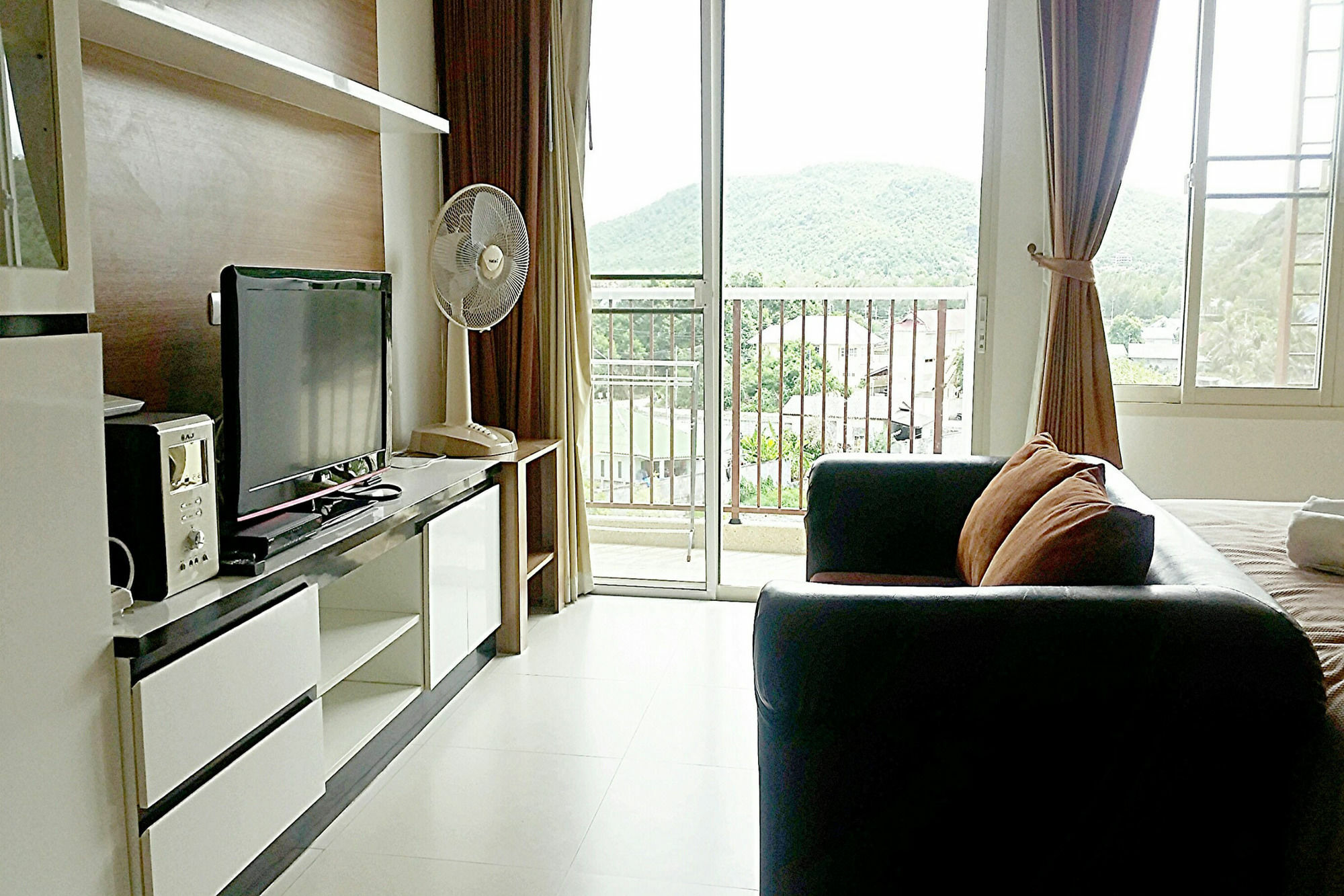 The Seacraze Hua-Hin By Montri C.