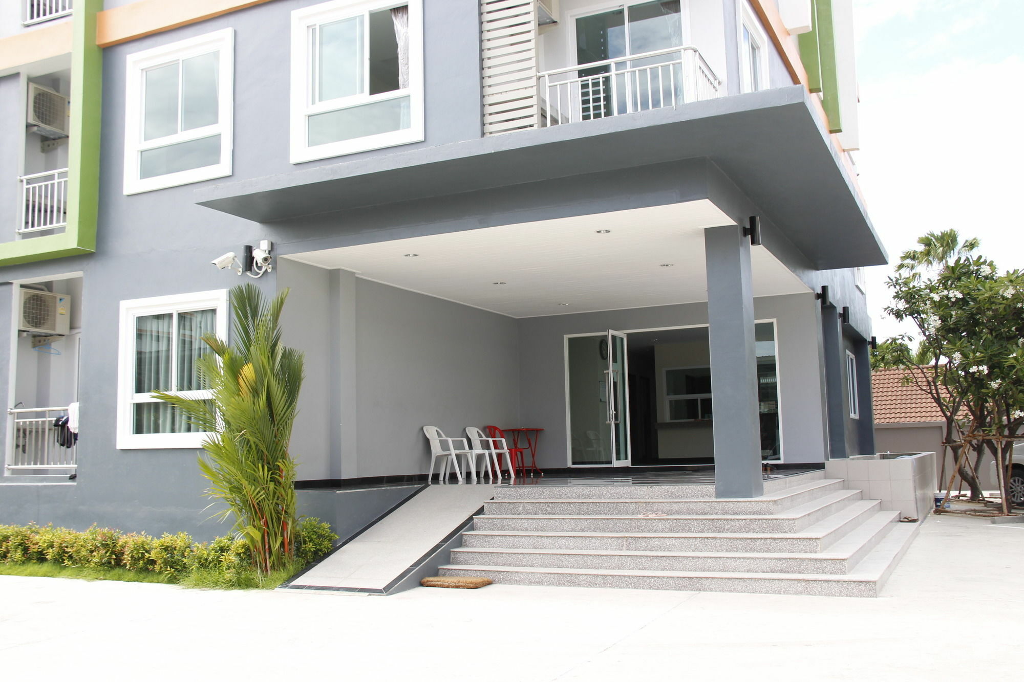 The Precious Aparthotel 3*