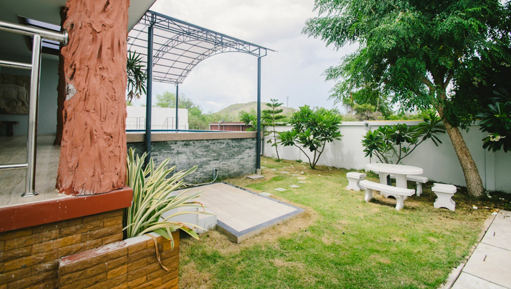 Baan Shading Party Pool