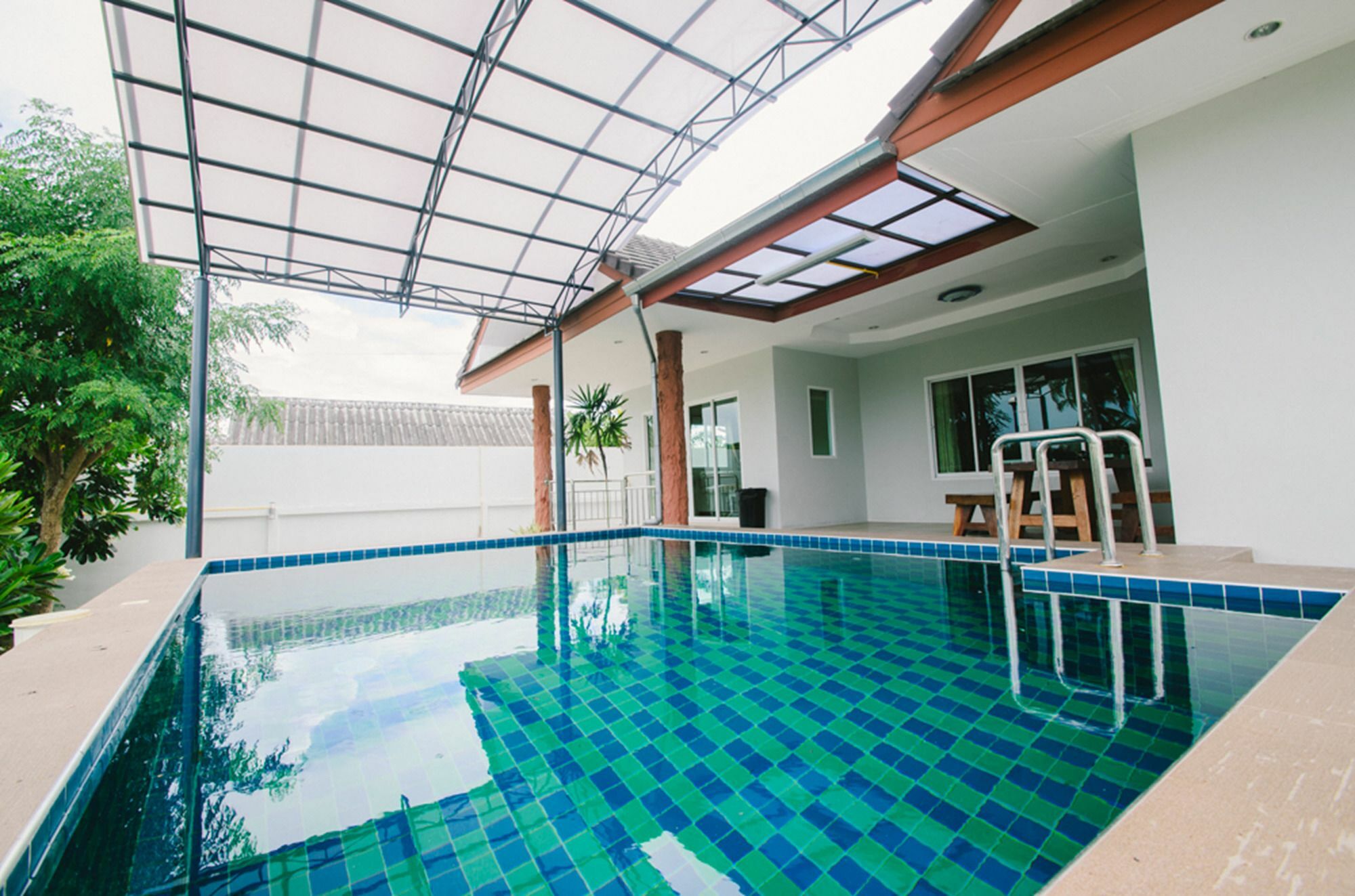 Villa Baan Shading Party Pool *