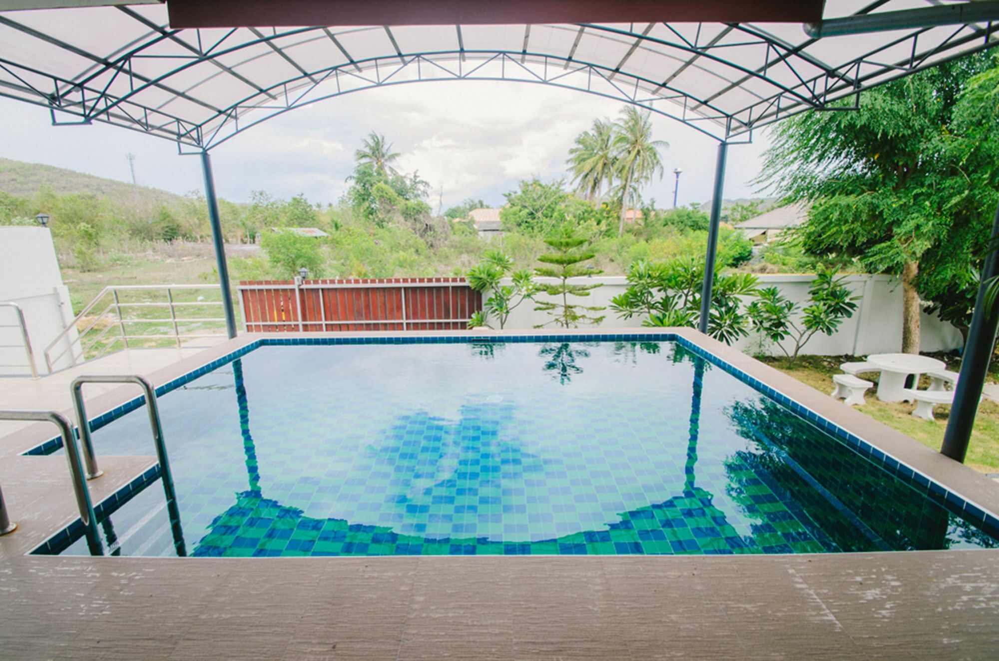 Baan Shading Party Pool *