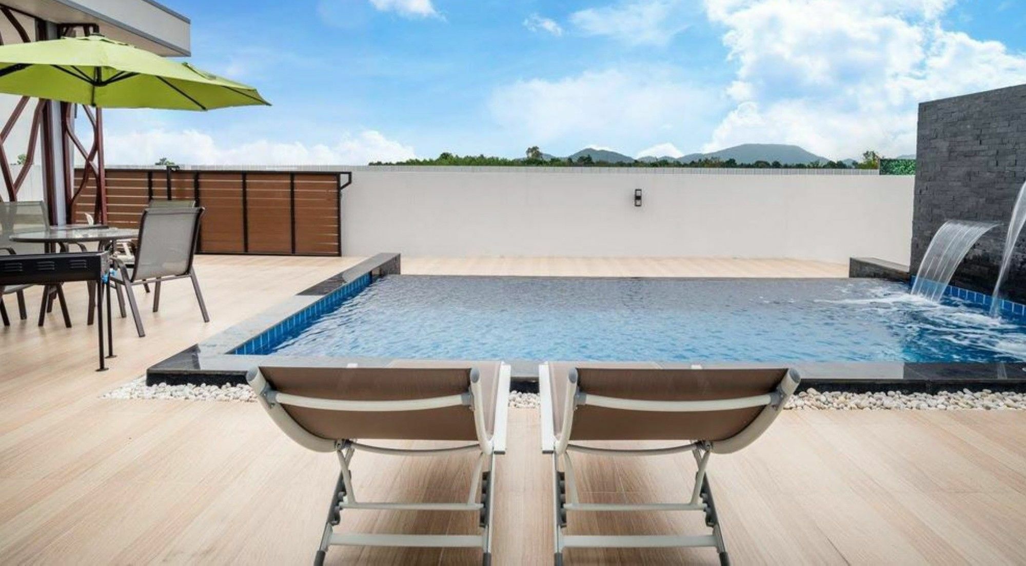 Le Leaf Pool 18 Guest house