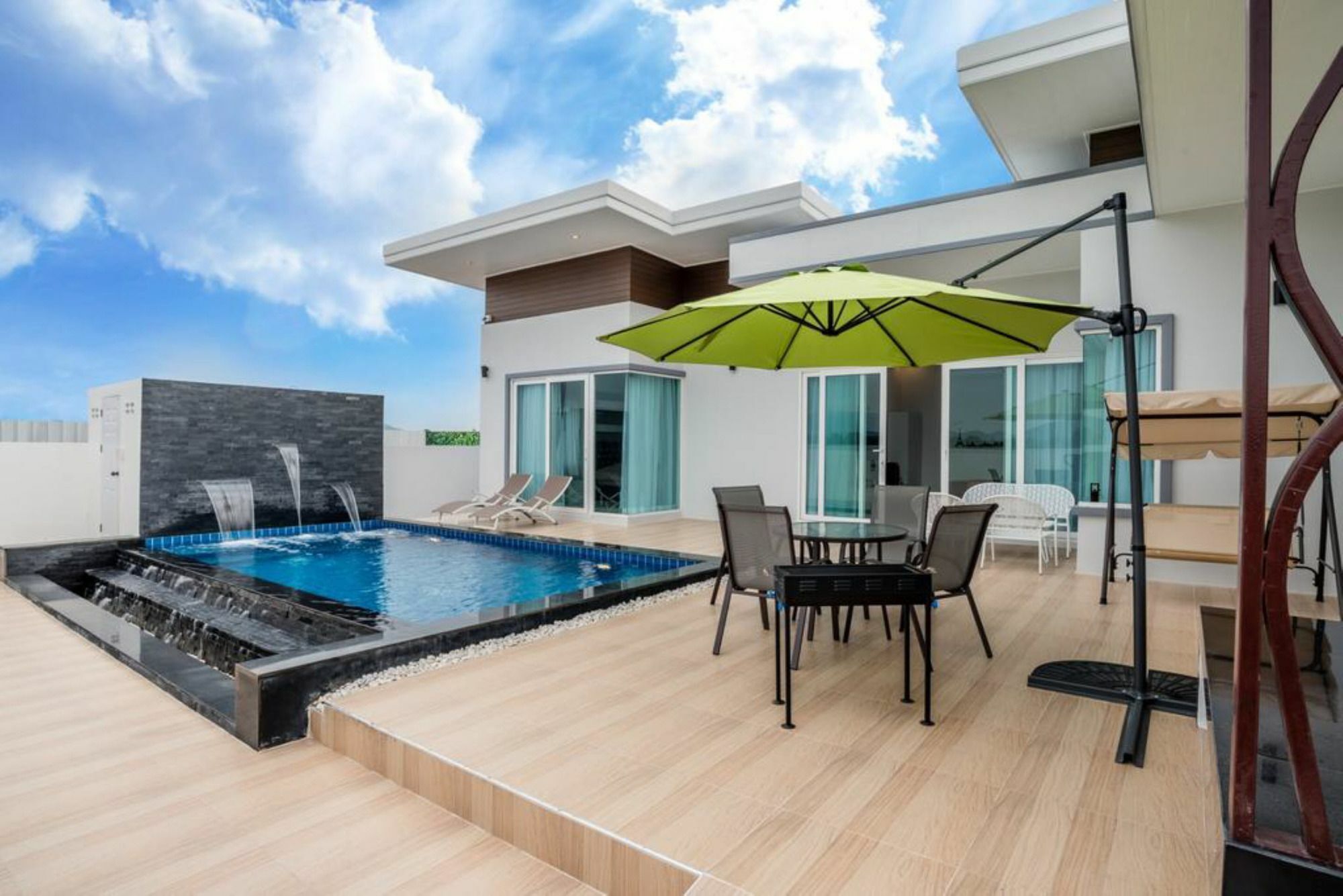 Guest house Le Leaf Pool 18 3*
