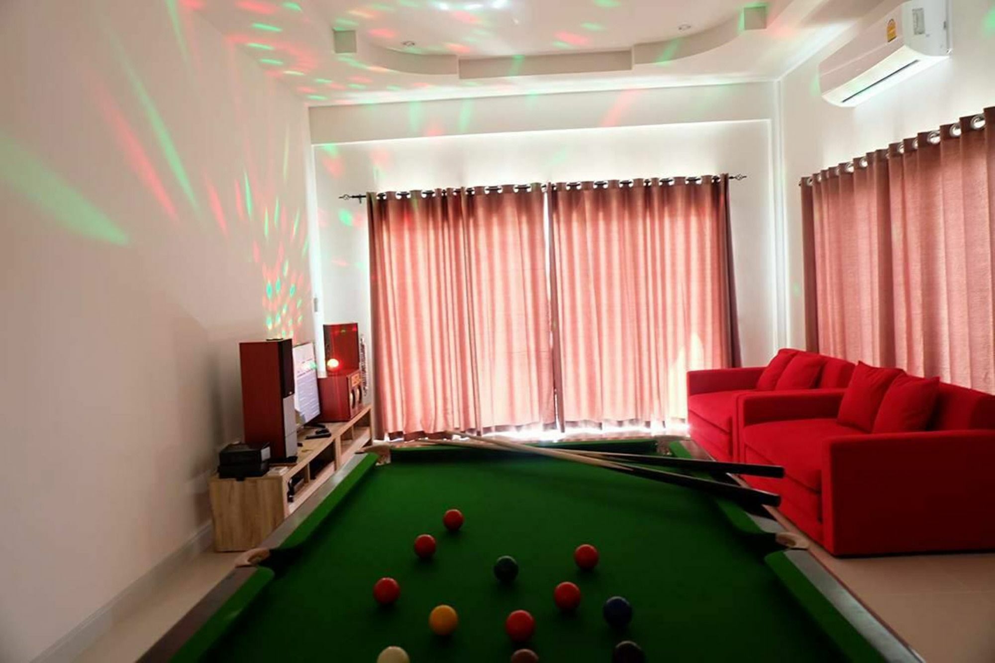 Mirarich Pool Villa *