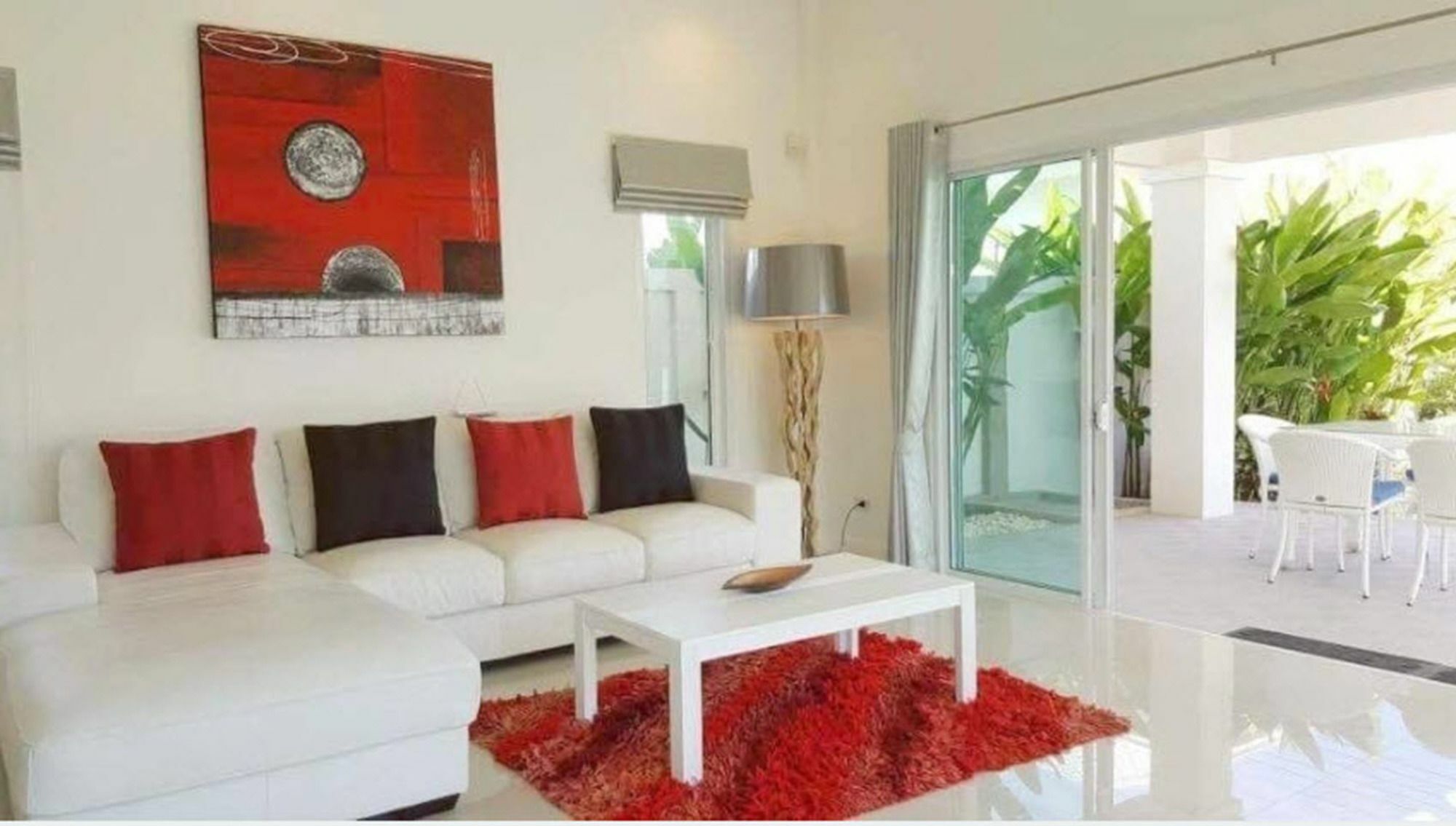 Pool With 4 Bedrooms L27