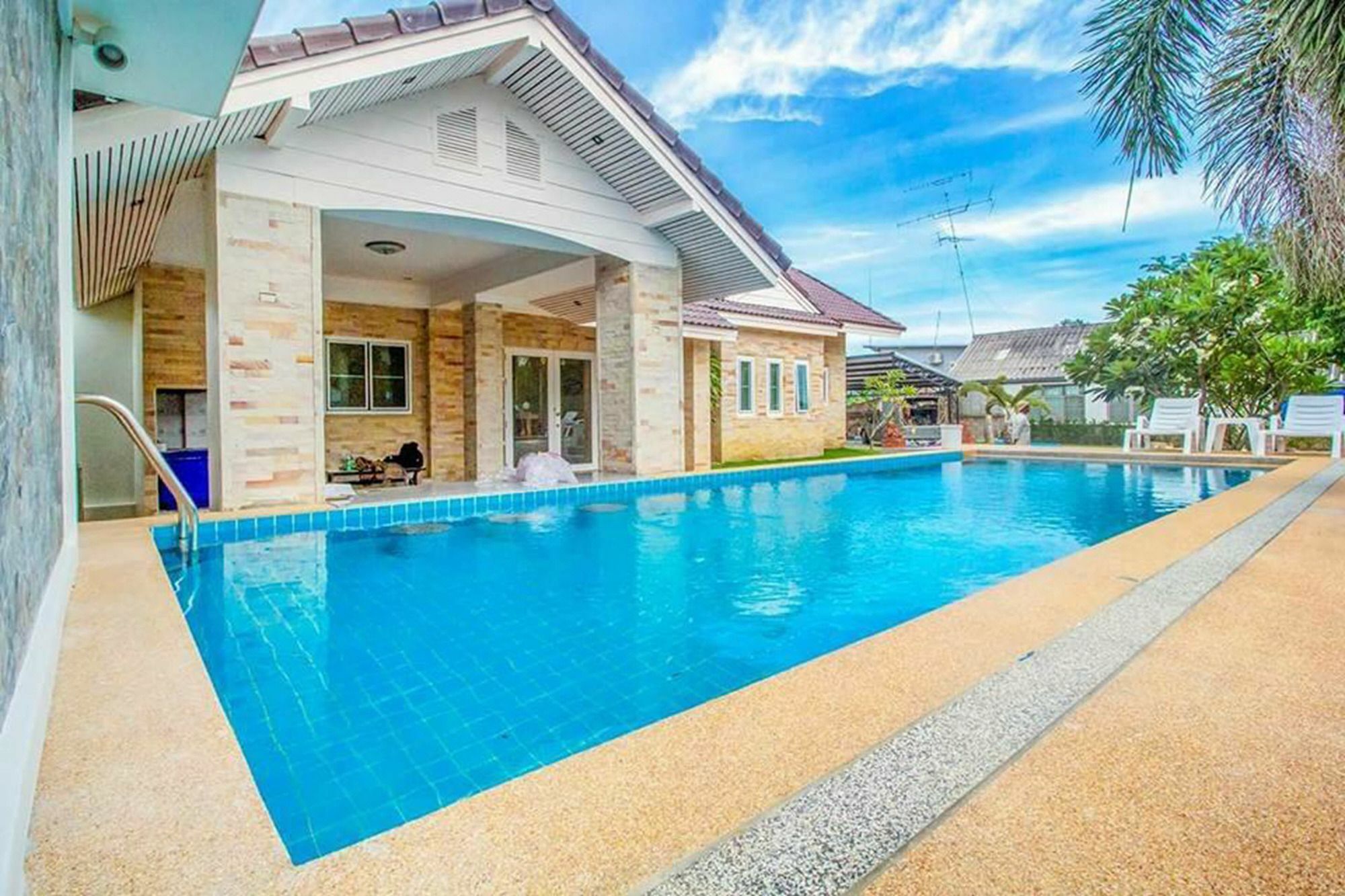 Baan Khaonoi Pool Villa