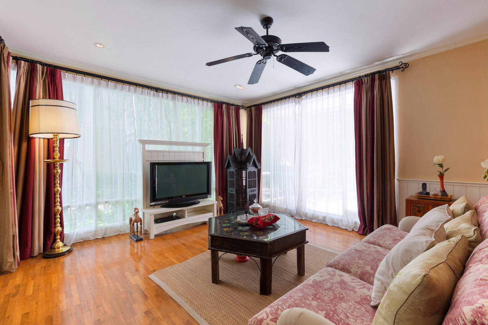 Baan Sanploen Beachfront