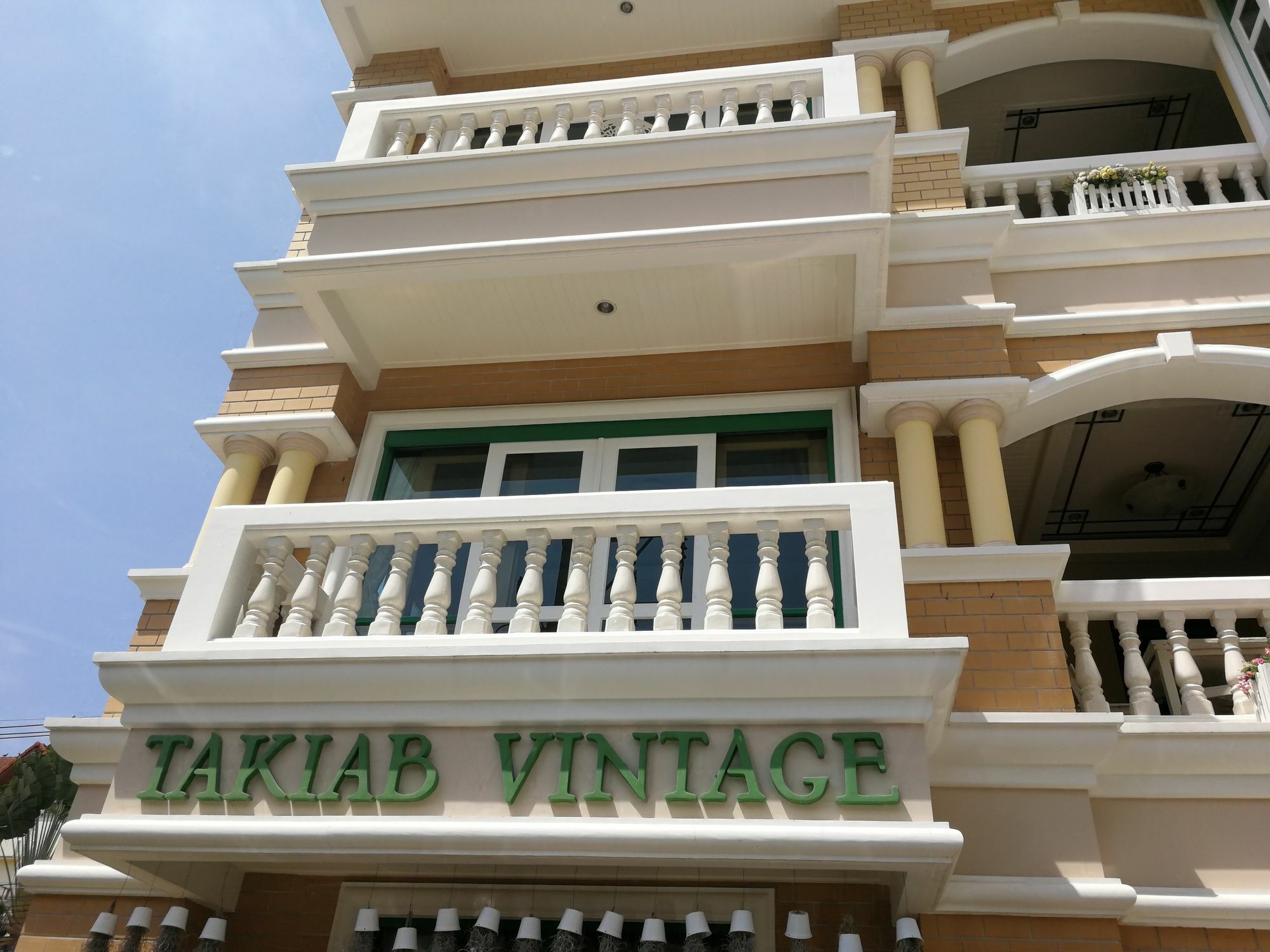 Takiab Vintage Hotel