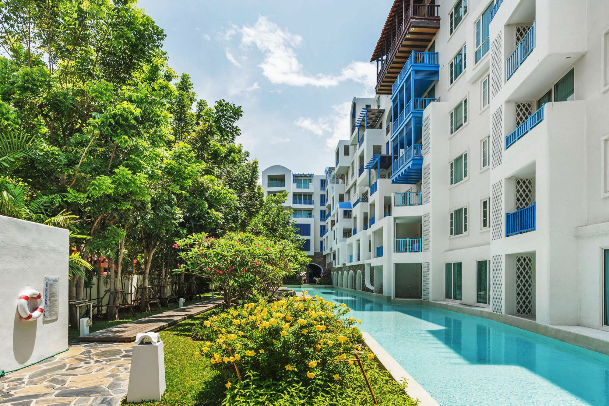 Chelona By Favstay Hotel