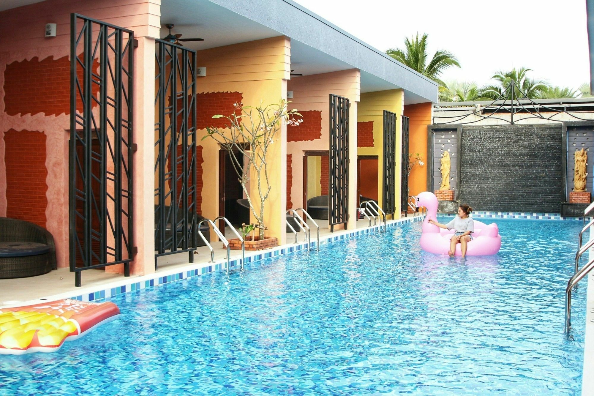 Baan Noppadol Loft Hotel