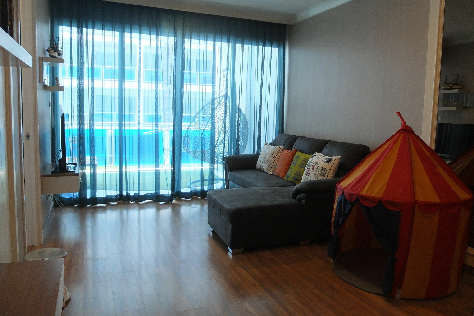 My By Hip Apartment *