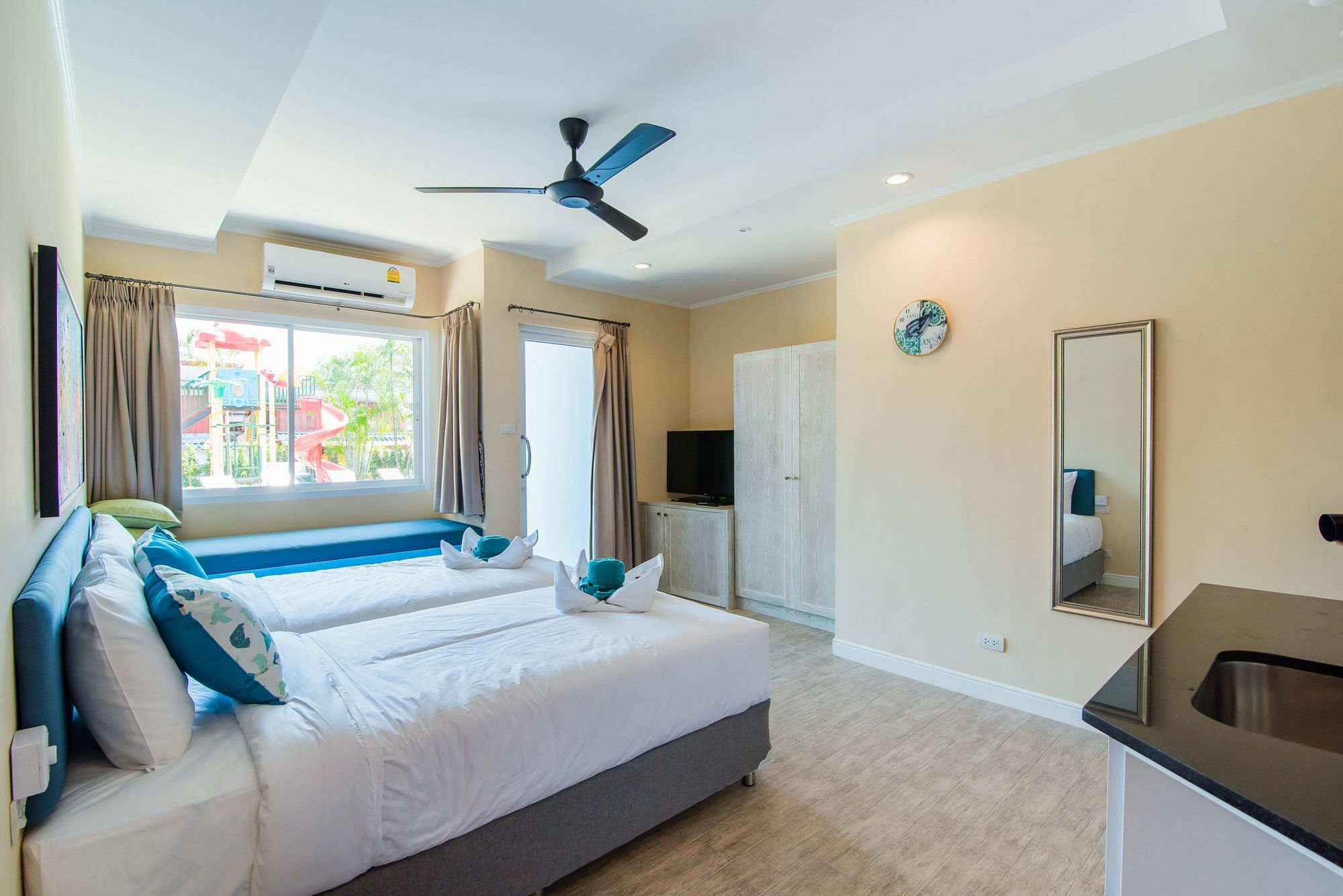 Resort Surf And Hua Hin