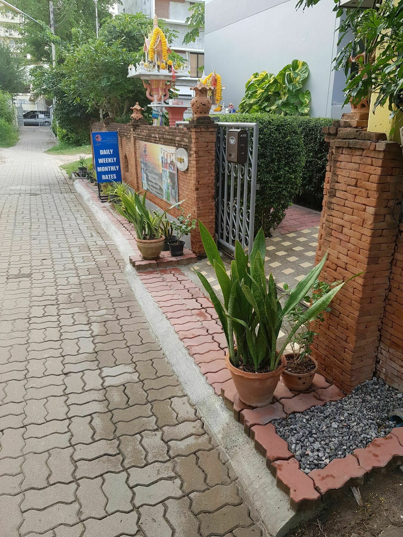 Hotel Chanit Aum