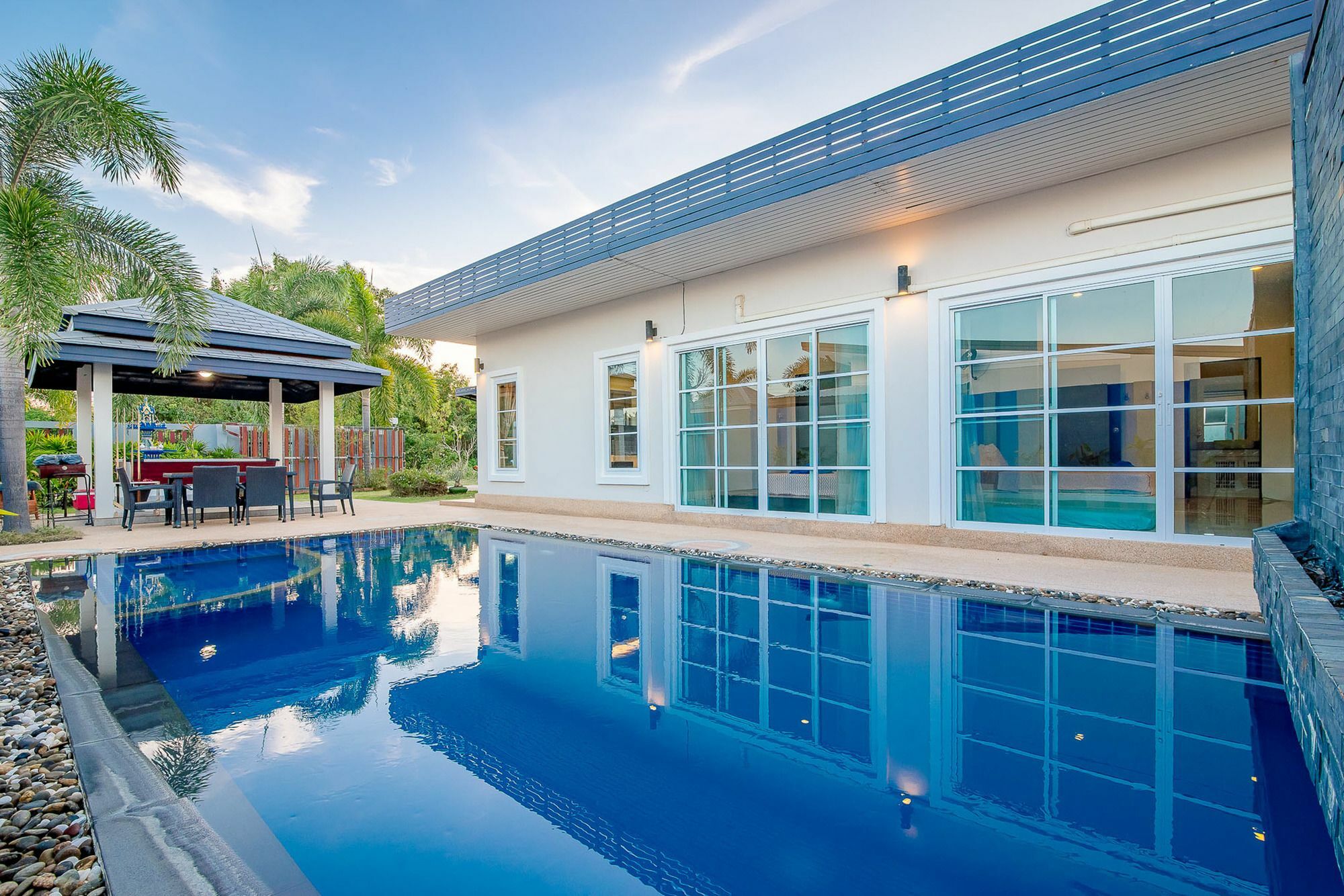 Baan Arpo Pool