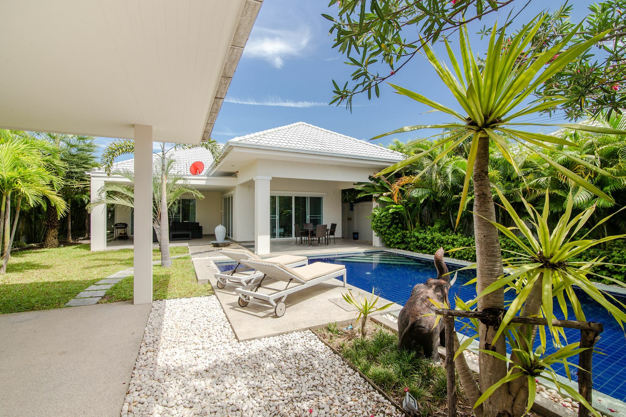 Villa Pool 3 Bedroom L53