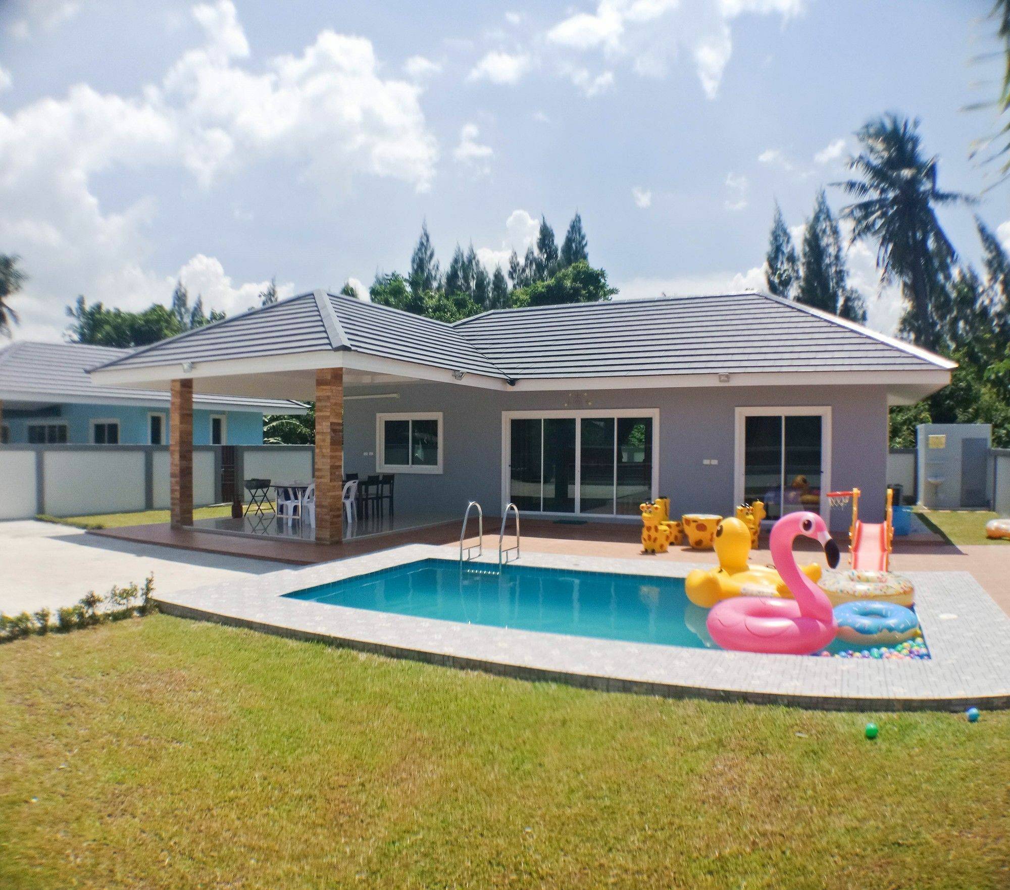 Villa Atomic Pool *