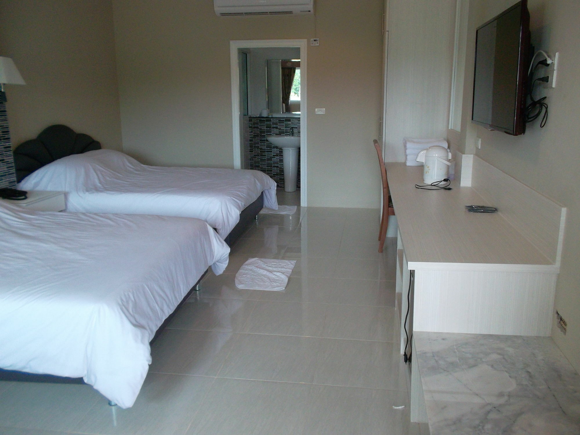 Highway Hotel