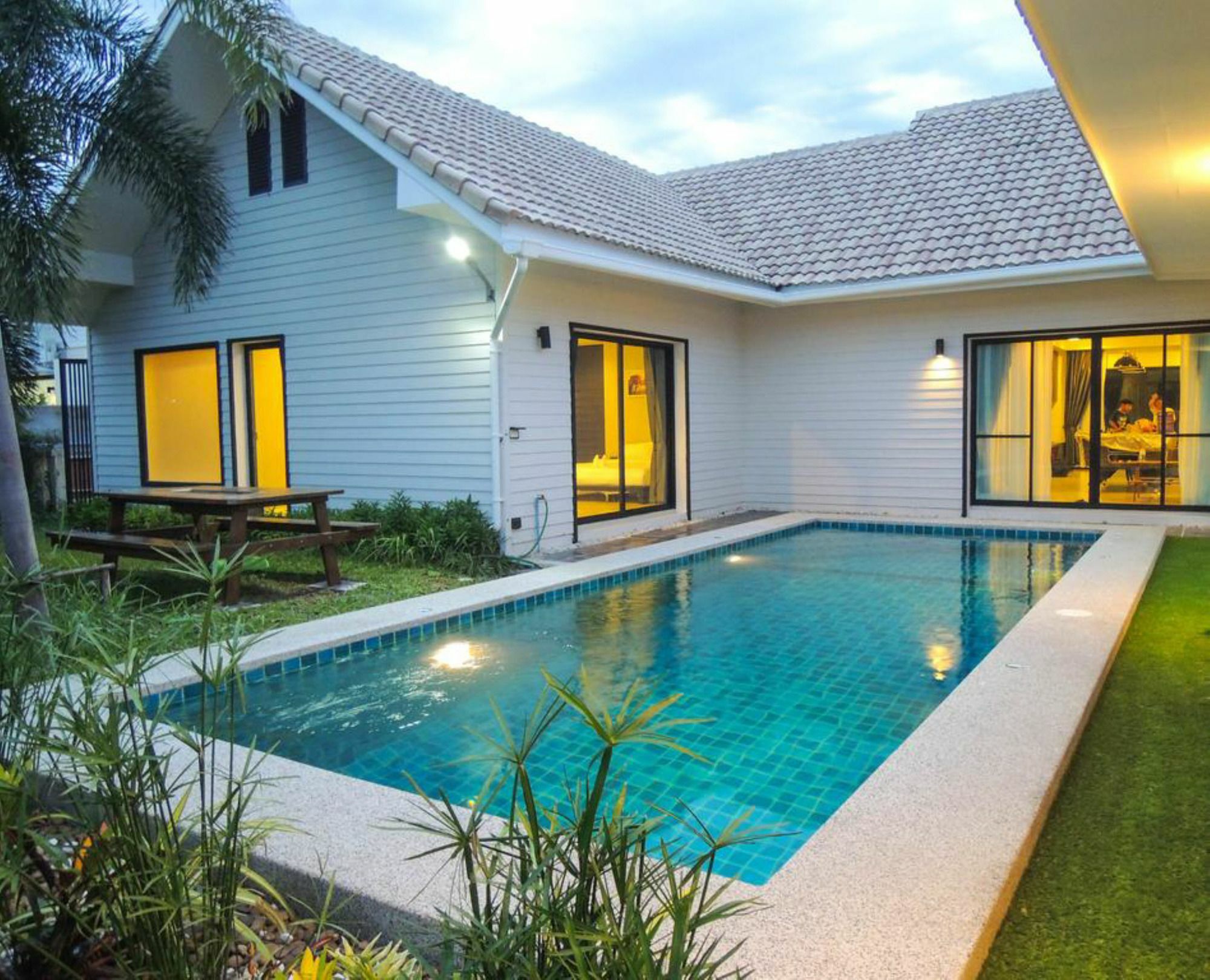 Sierra Pool 102 HHQ