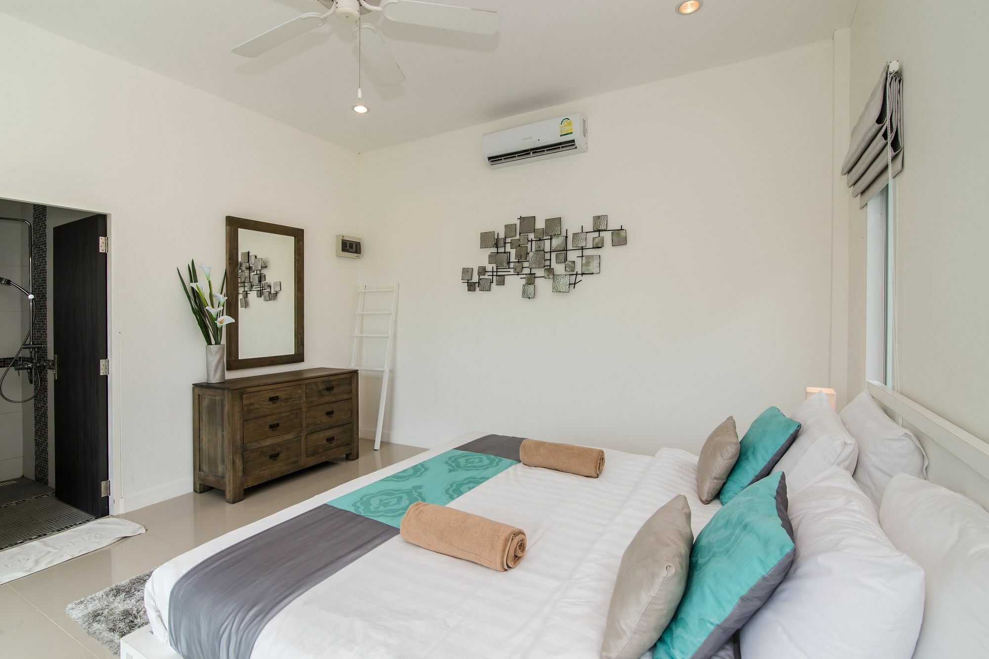 Private 4 Bedroom Pool L28